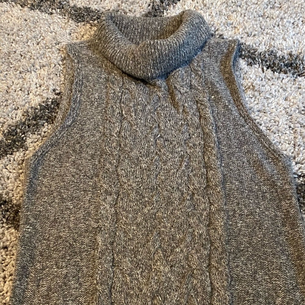 Turtleneck long sleeveless sweater